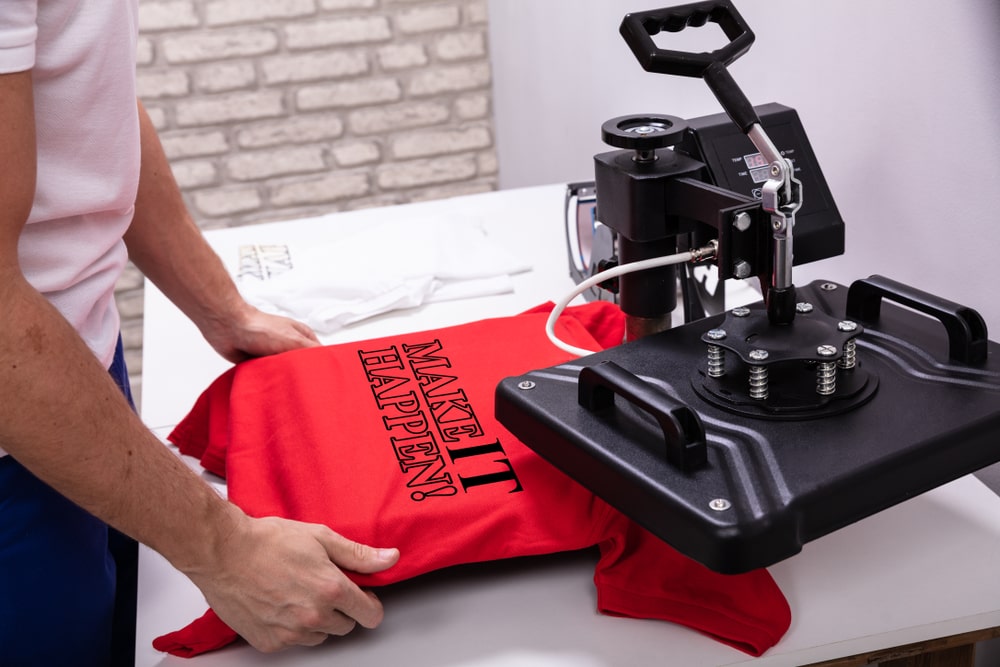 How To Fold A T-Shirt – Aviva Dallas
